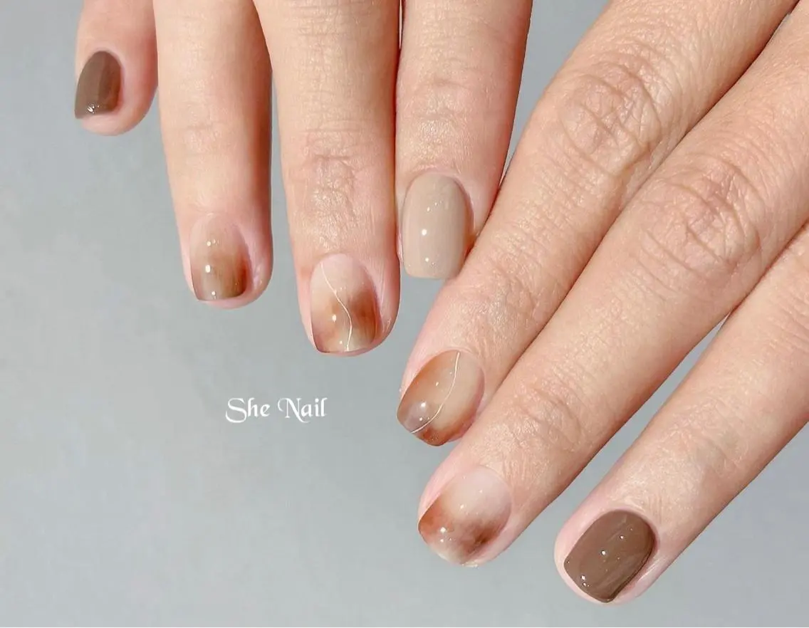 ネイル チークネイル 長さ出し ニュアンスネイル ネイルチップ ワンホンネイル ISA_ BELLAのネイルデザイン