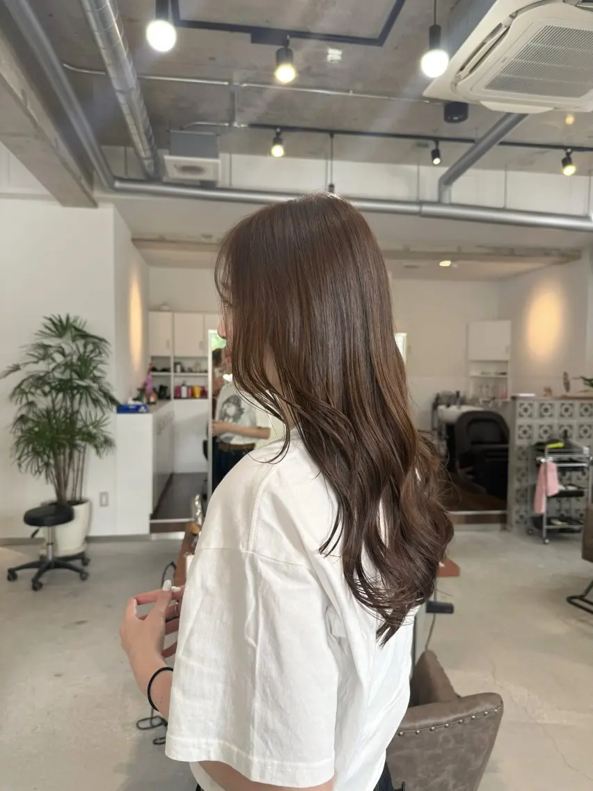 ロング カラー ベージュカラー オリーブベージュ カット ヘアカラー トリートメント カイリ /レイヤーカットのヘアスタイル