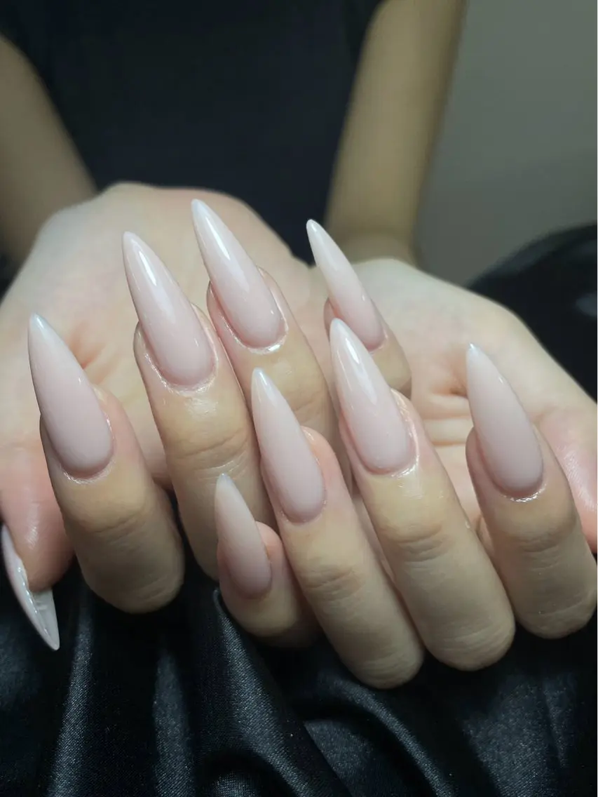 ネイル チークネイル 長さ出し フットネイル ジェルネイル 卒業式 𝓐𝓷𝓻𝓲 XiinhNailのネイルデザイン