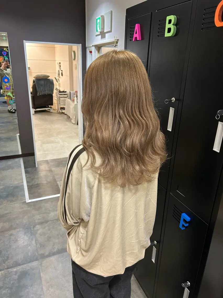 ロング カラー ベージュカラー ブリーチ 吉村 夏椰のヘアスタイル