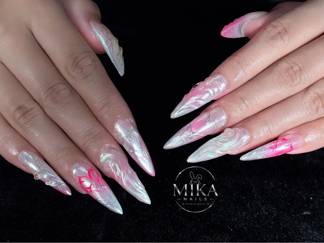 ネイル ガーリー キラキラネイル 韓国ネイル ロングネイル シンプルネイル ハンドネイル 🦊Genie🦊 Mika Nailsのネイルデザイン