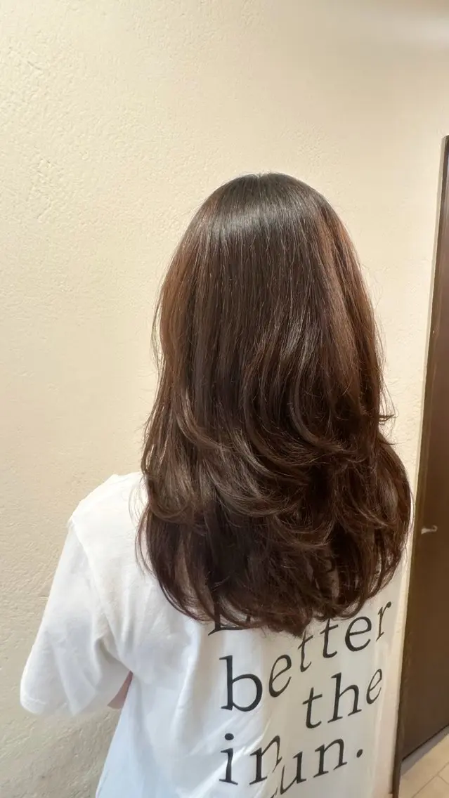 セミロング ハイレイヤー レイヤーカット 神崎 紗奈のヘアスタイル