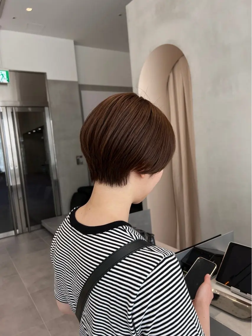 ショート ミオ💎ショート 透ける暗髪のヘアスタイル