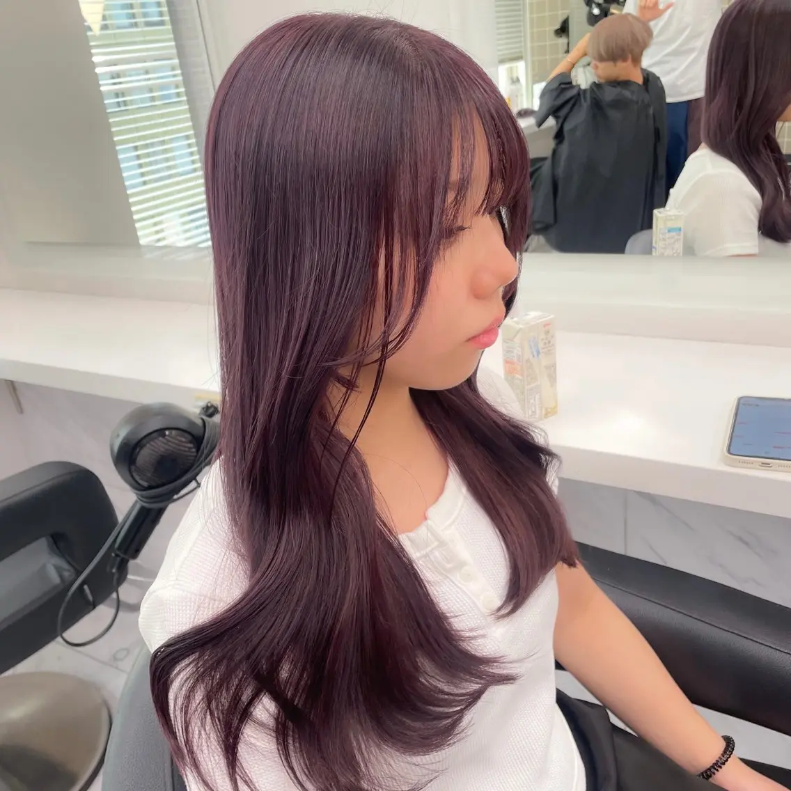ミディアム カラー 抜け感レイヤー︴ ニュアンスカラーのヘアスタイル