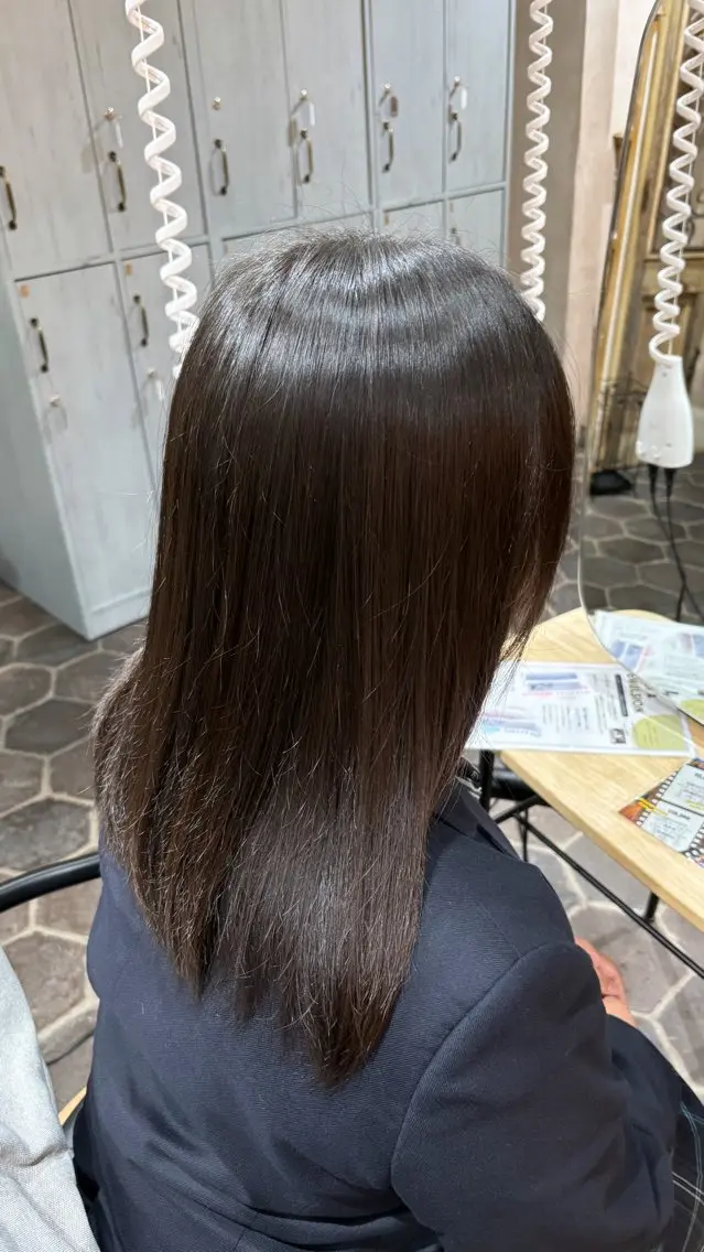 セミロング カラー SAKI⭐️ブリーチ ・艶カラー⭐️のヘアスタイル