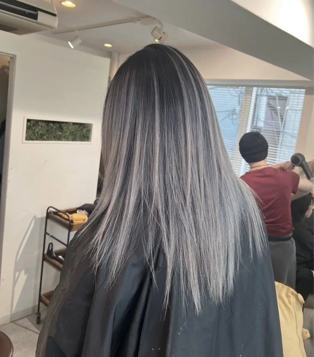 セミロング カラー バレイヤージュ グレージュ レイヤーカット 指名数No.1 /NAOYAのヘアスタイル