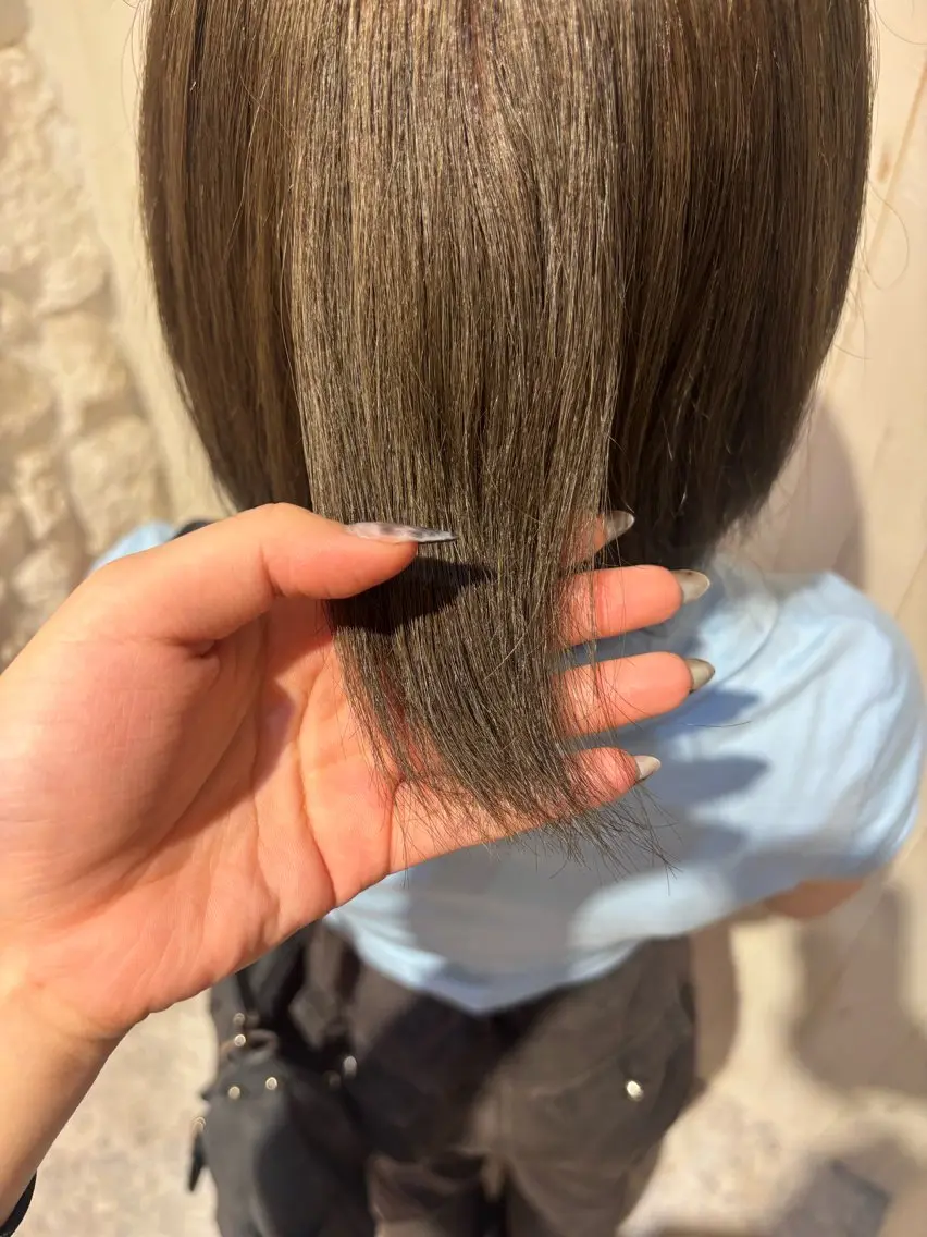 ショート カラー ベージュカラー ブリーチ 透明感カラー Agu.hair / ミナミのヘアスタイル