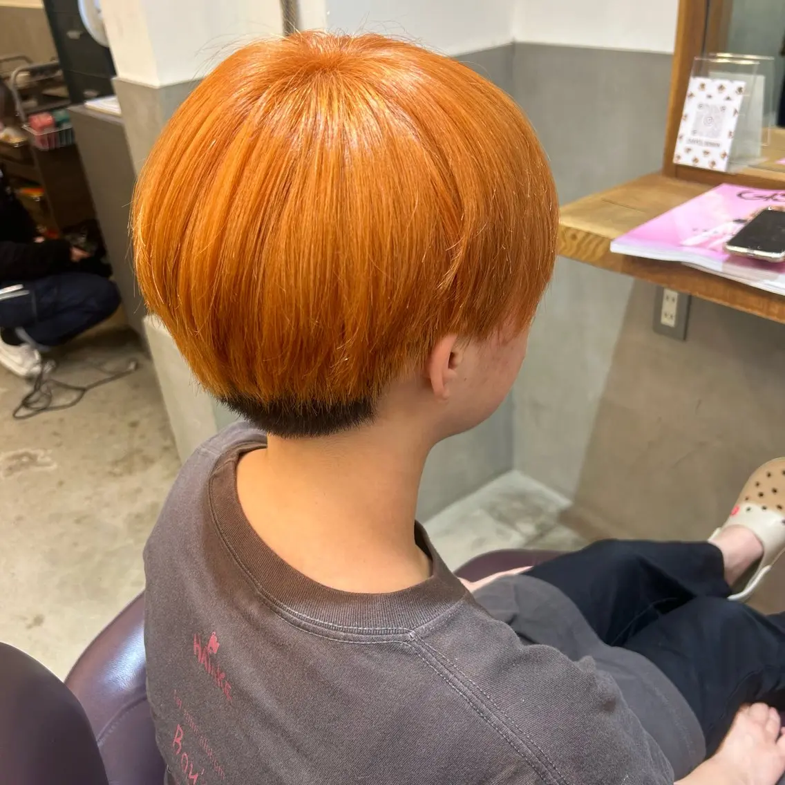 カラー ブリーチ オレンジ 若狭 彩花のヘアスタイル