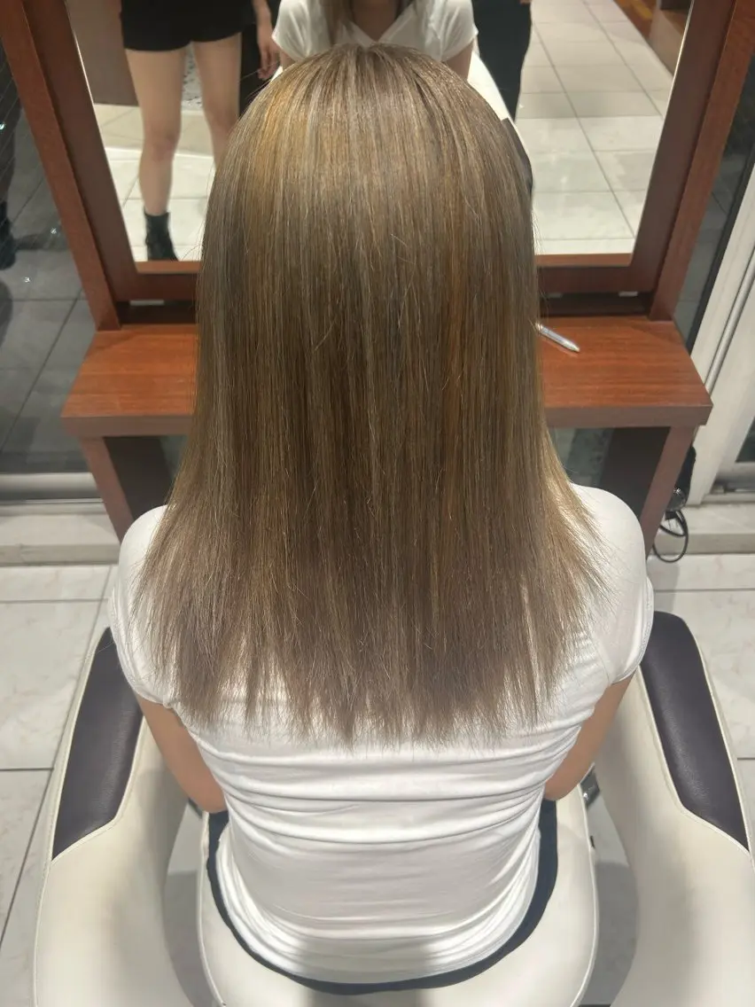 ミディアム 富田 彩来のヘアスタイル