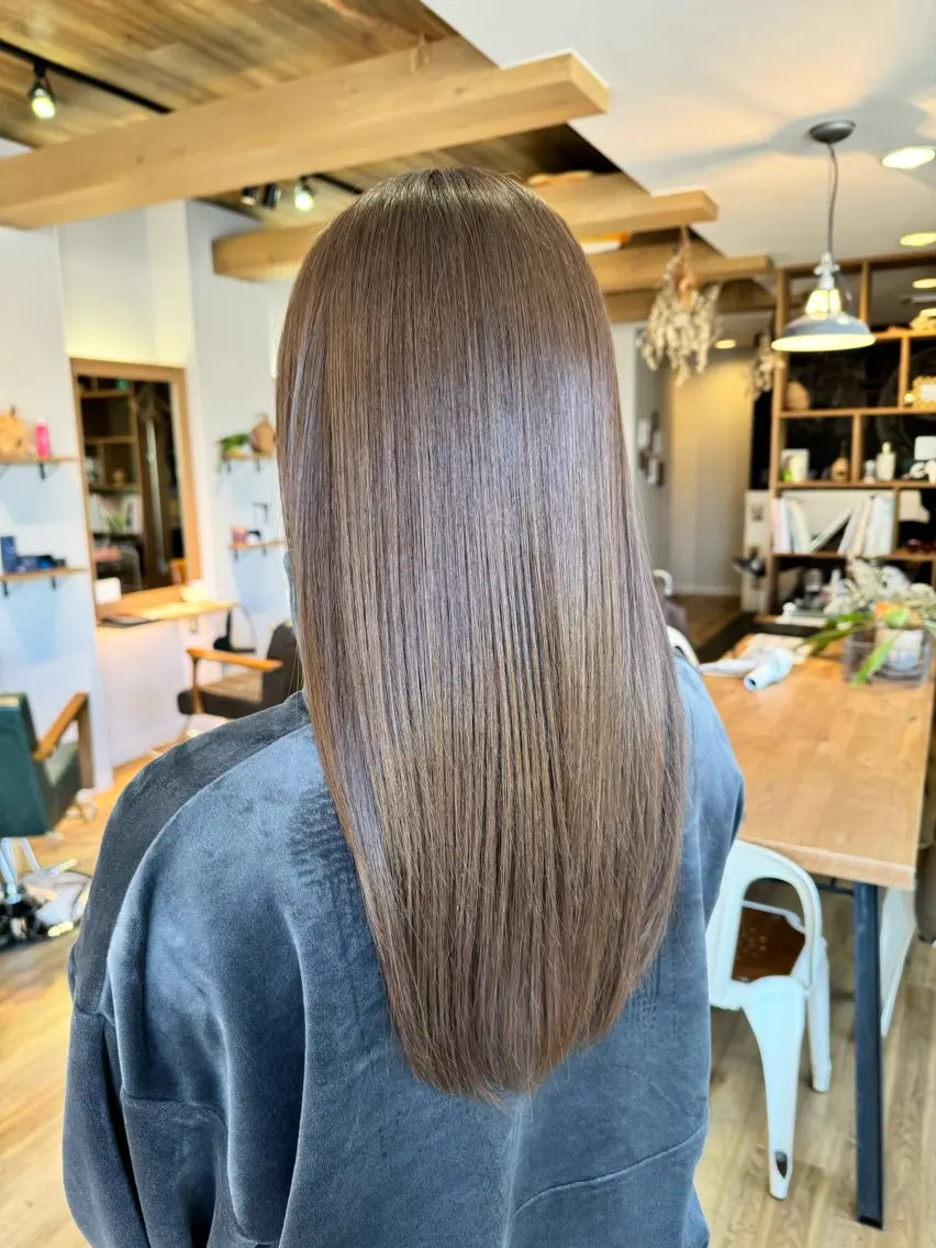 ロング カラー グレージュ オリーブグレージュ オリーブグレー 髪質改善 ヘアカラー トリートメント ツキダテ ユイのヘアスタイル