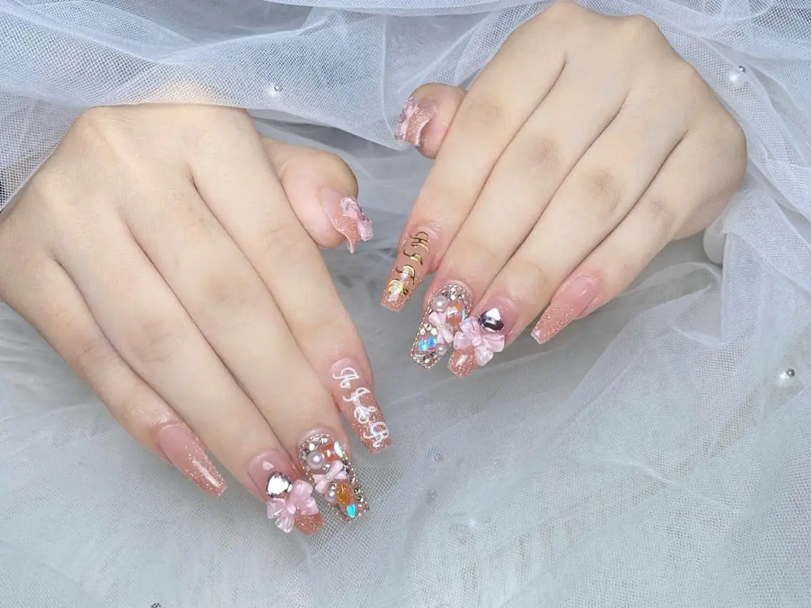 ネイル 長さ出し ジェルネイル 韓国ネイル マグネットネイル 持ち込み ハンドネイル SHE NAILのネイルデザイン