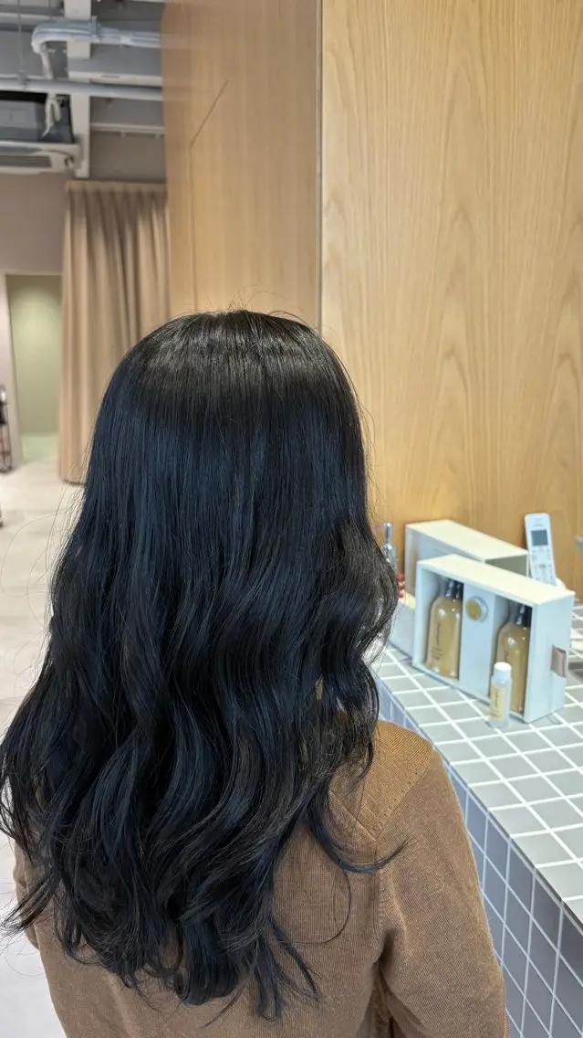 ロング ヘアカラー 井山 葵のヘアスタイル