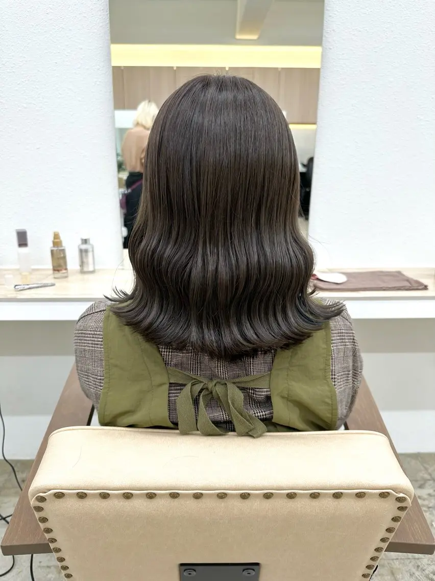 ミディアム カラー アッシュ 透明感カラー オリーブカラー ブリーチカラー🦋‪ 田中さくらのヘアスタイル