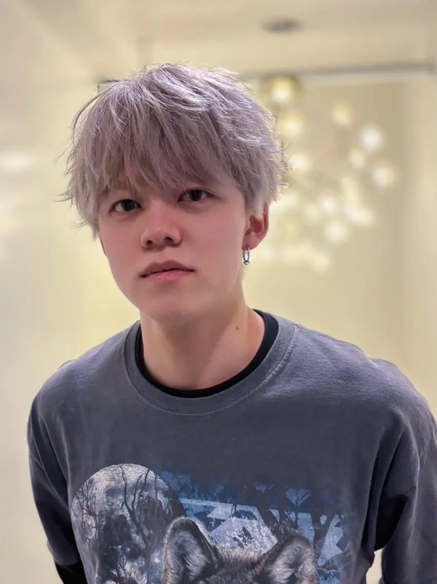 カラー メンズ メンズブリーチ マッシュ ブリーチ ケアブリーチ シルバー カット ヘアカラー トリートメント 安藤幹人 メンズパーマのヘアスタイル