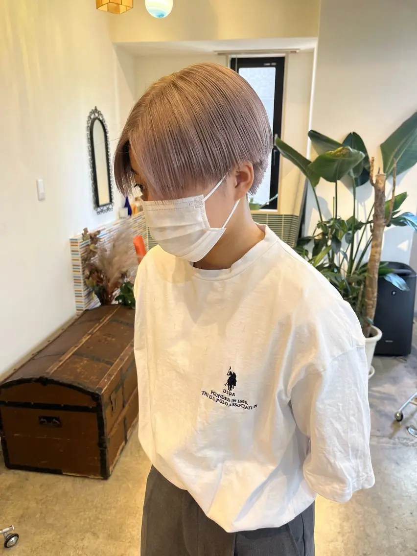 ショート カラー ベージュカラー ブリーチ ホワイトベージュ カット ヘアカラー トリートメント 🩷ハイトーン透明感 レイヤー🩷ユリカのヘアスタイル
