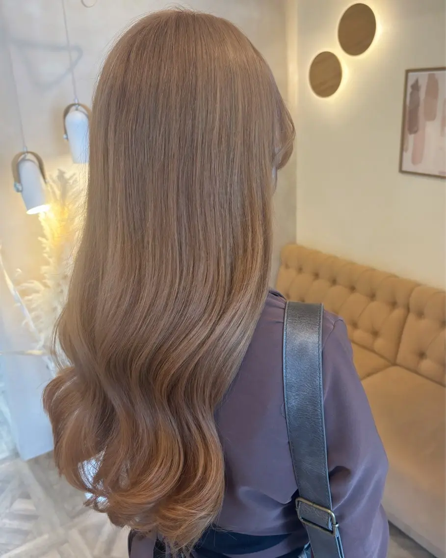 ロング カラー ベージュカラー ブリーチ ハイトーンカラー ミルクティーベージュ ヘアカラー トリートメント ミルクティー/ レイヤー/yuriaのヘアスタイル