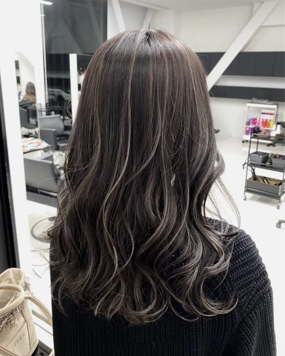 ロング カラー ハイライトカラー ハイライト カット ヘアカラー トリートメント ブリーチカラー 安田海音のヘアスタイル