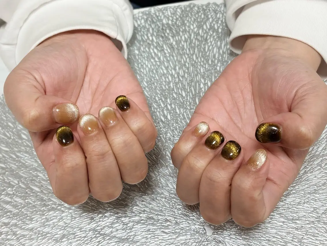 ネイル フットネイル ジェルネイル ラメ(グリッター) マグネットネイル 持ち込み ハンドネイル ハンドケア ♡Bivi♡自爪に 優しいネイルサロンのネイルデザイン