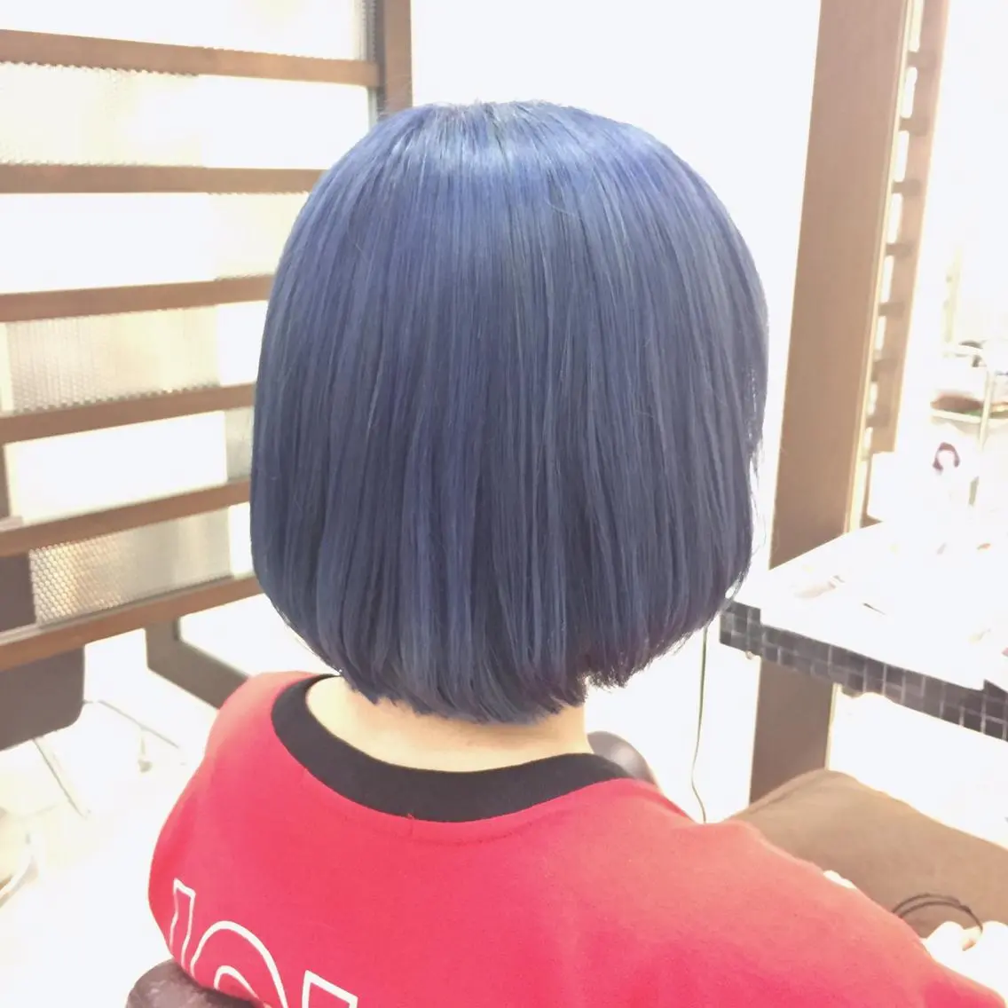 ショート カラー ブリーチ ブルーカラー 大平 美沙のヘアスタイル