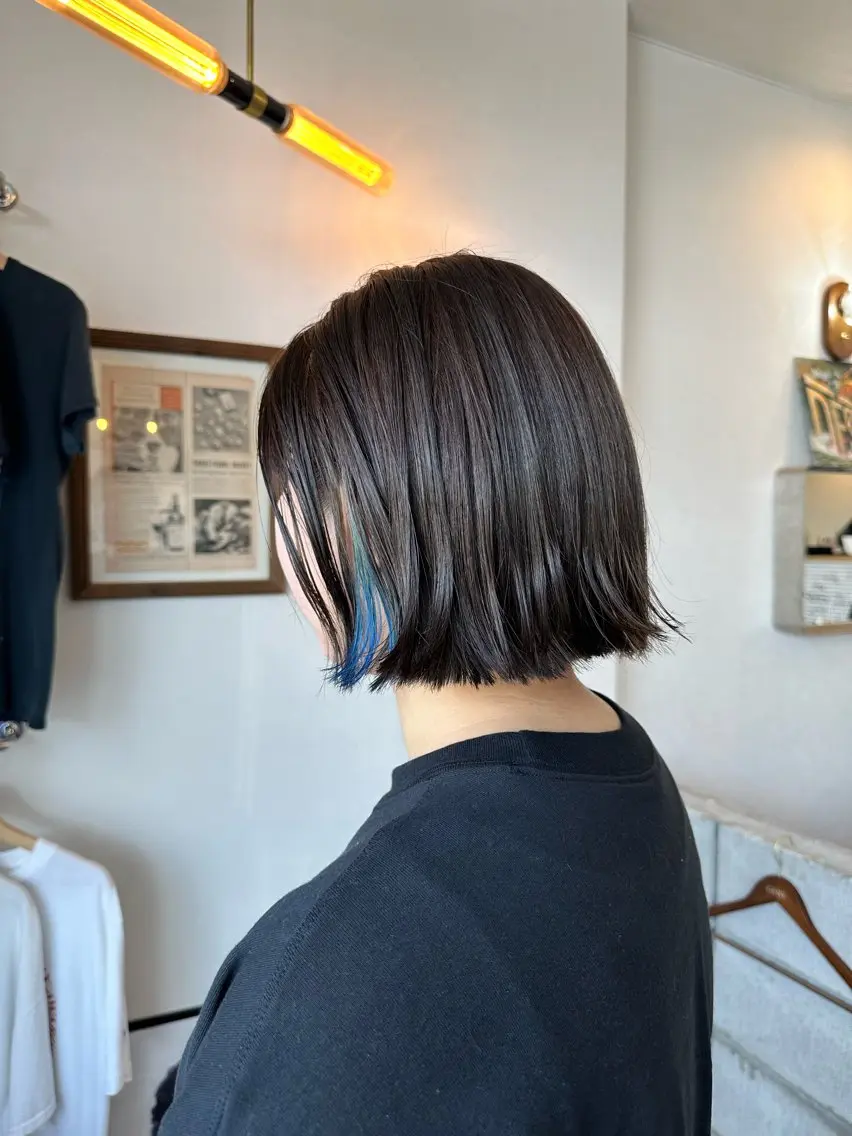 ミディアム カラー ブルーカラー インナーカラー 岩村 夏姫のヘアスタイル