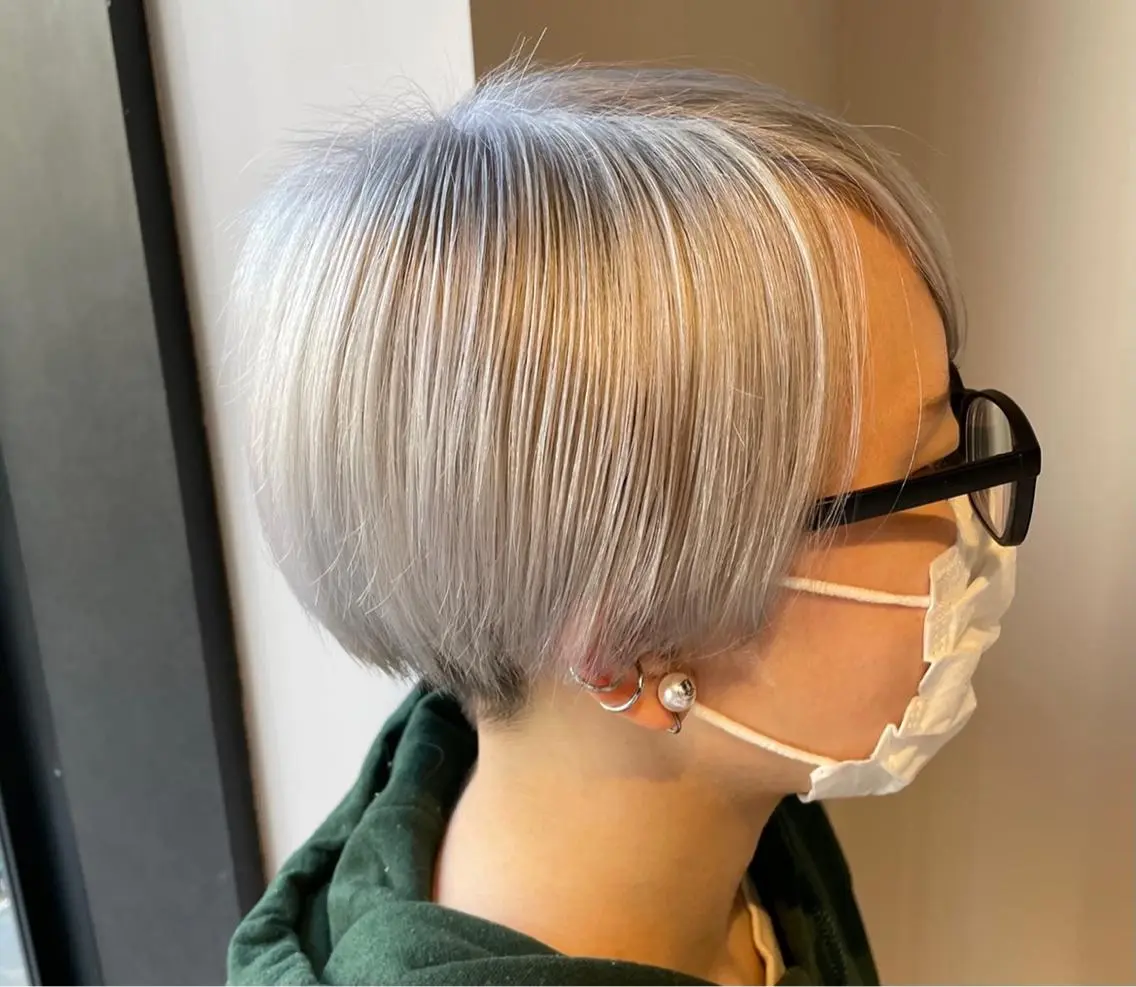 ショート カラー ハイトーンカラー ブリーチ👩‍🦳/ ‪✂︎MANAMIのヘアスタイル