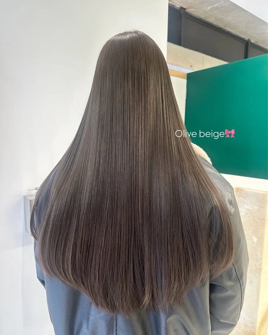 ロング カラー ベージュカラー ブリーチ オリーブベージュ カット ヘアカラー トリートメント ハイトーン/透け感 カラー🎀真香のヘアスタイル