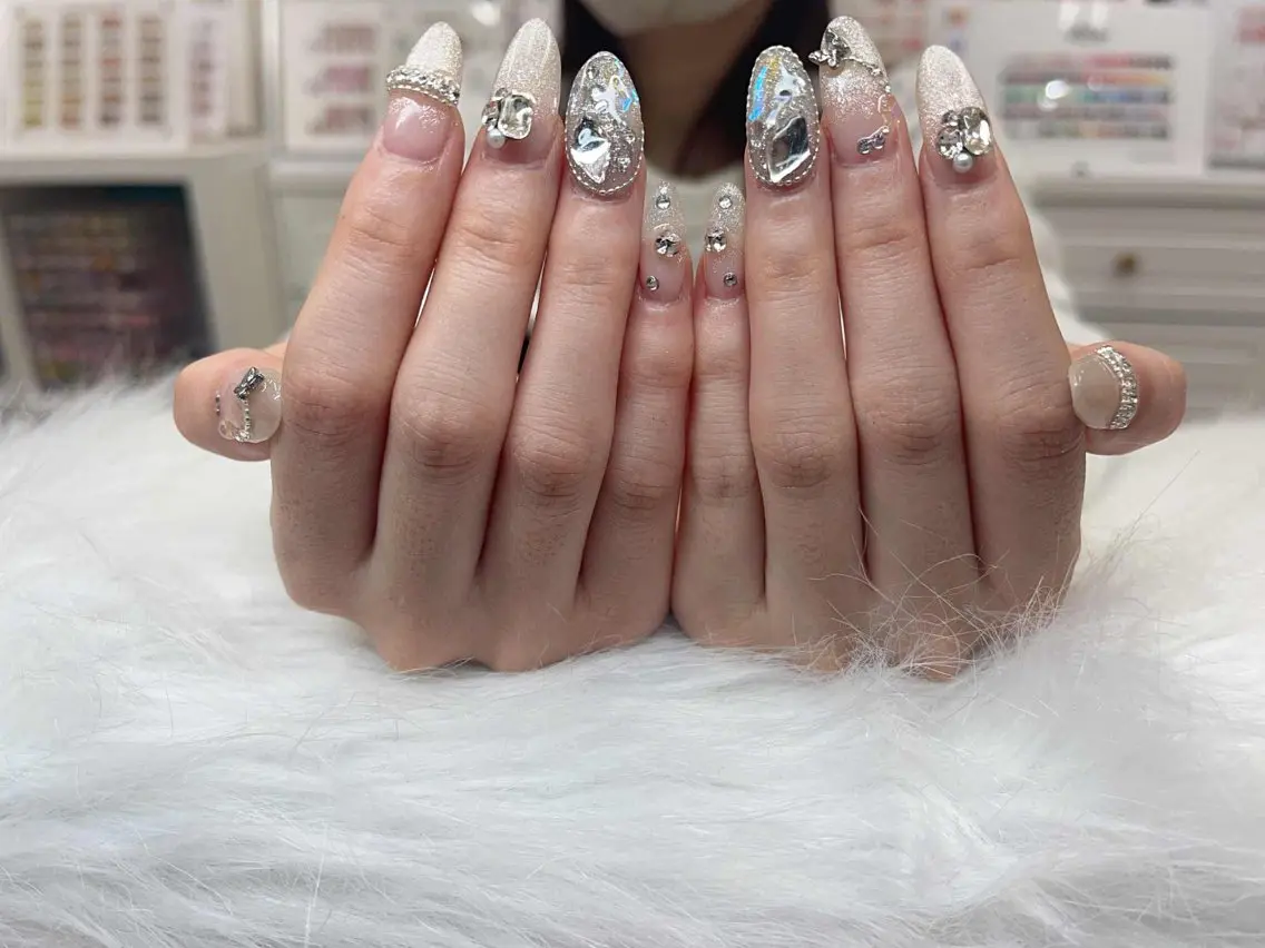ネイル チークネイル フレンチネイル グラデーション キラキラネイル 韓国ネイル Minette nailHuongのネイルデザイン