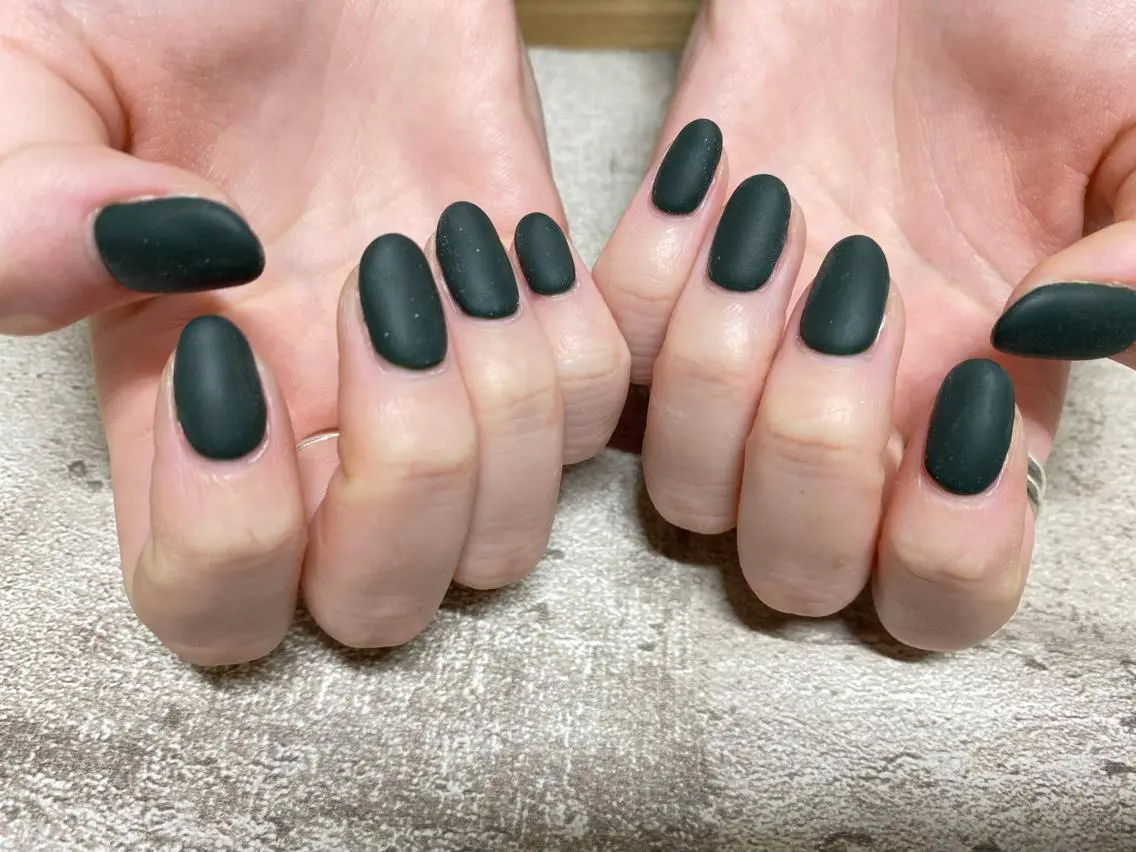 ネイル グリーン マットネイル ハンドネイル mogunail &blowのネイルデザイン