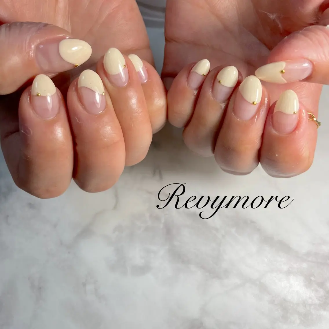 ネイル フレンチネイル ジェルネイル キラキラネイル 韓国ネイル ニュアンスネイル nail salon Revymoreのネイルデザイン