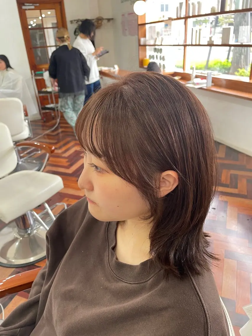 ミディアム カラー ミディアムパーマ ブラウンカラー 透明感カラー デザインカラー イヤリングカラー mopa_kaede ナチュラル/レイヤーのヘアスタイル