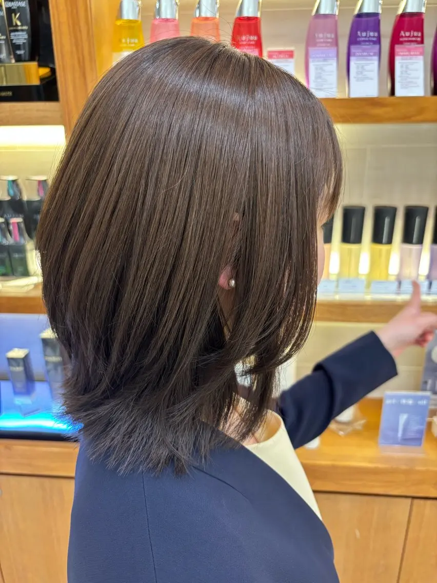 ミディアム ボブ レイヤーカット 外ハネヘア カット ヘアカラー トリートメント 髪質改善/縮毛矯正 /髪質改善ストレートのヘアスタイル
