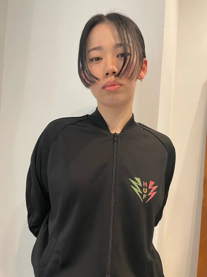 セミロング カット 熊崎 葵のヘアスタイル