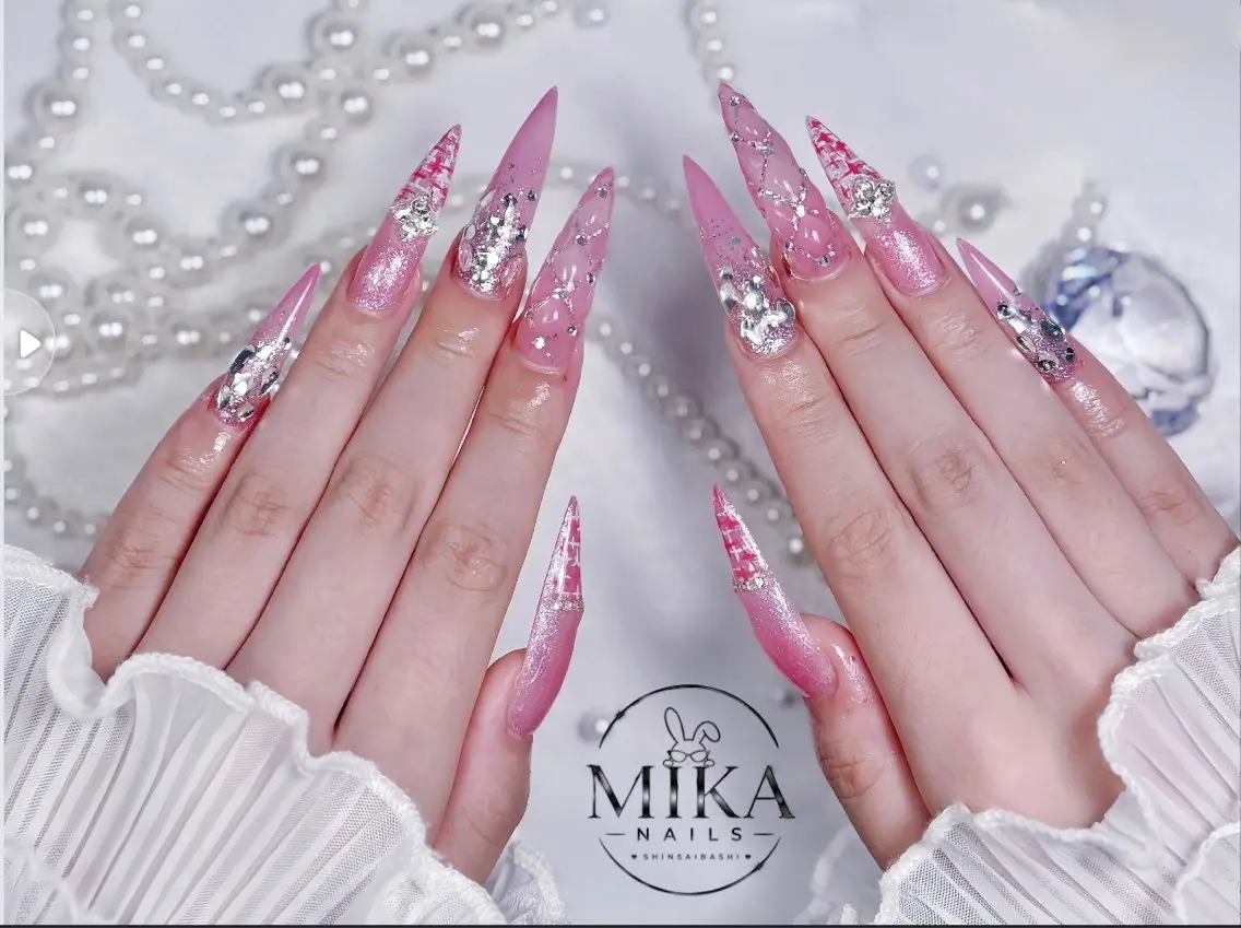 ネイル ガーリー キラキラネイル 韓国ネイル ロングネイル シンプルネイル ハンドネイル 🦊Genie🦊 Mika Nailsのネイルデザイン
