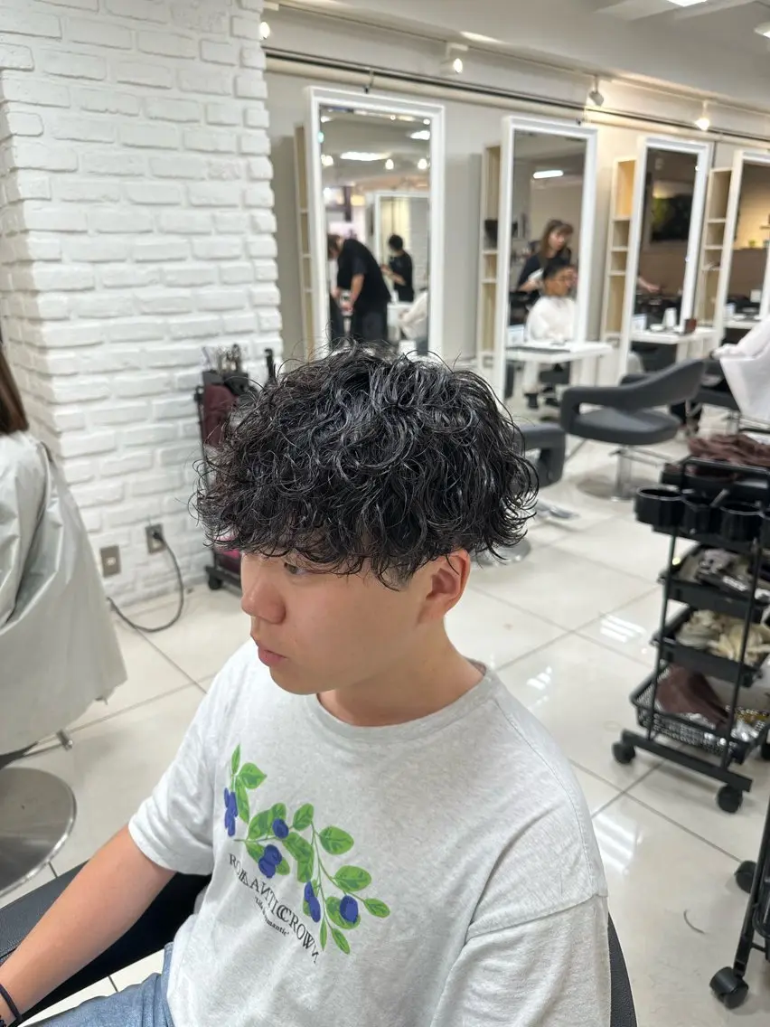 ショート パーマ メンズ メンズパーマ 波巻きパーマ カット パーマ トリートメント フェザーパーマ職人 🪶ryosukeのヘアスタイル