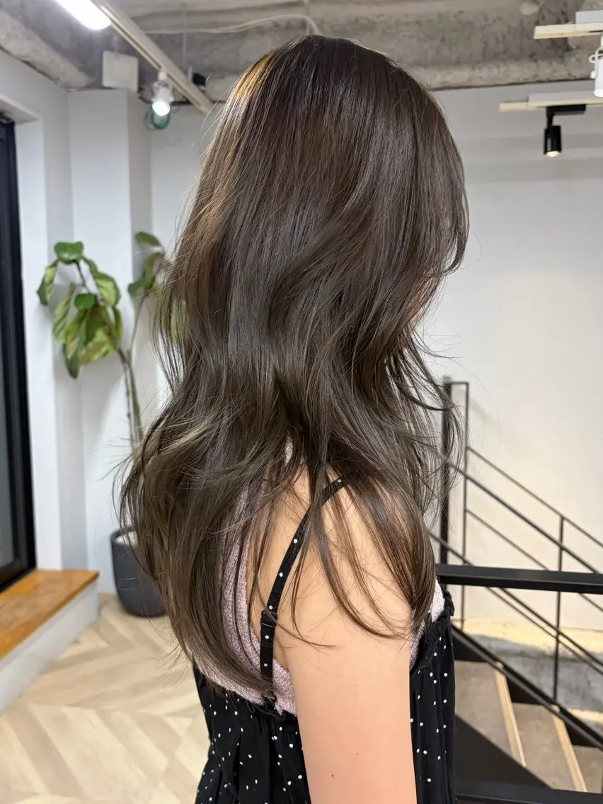 ロング カット ヘアカラー トリートメント 下川 結月のヘアスタイル