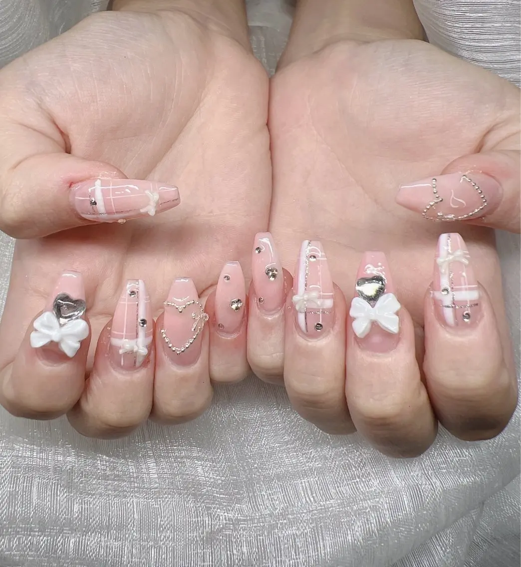 ネイル 長さ出し グラデーション 卒業式 キラキラネイル マグネットネイル ハンドネイル Lee Nailsのネイルデザイン