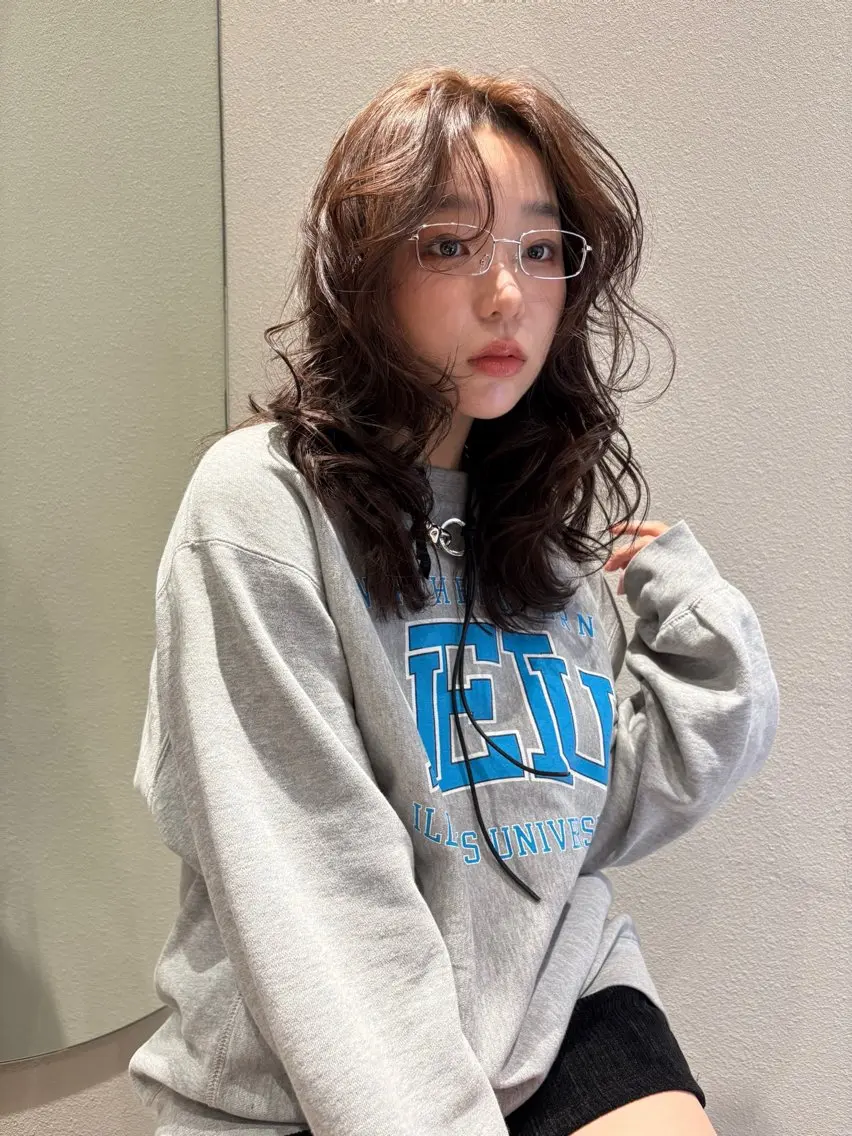 セミロング カット ヘアカラー トリートメント ブリーチ🌟レイヤー 縮毛矯正/青木華音のヘアスタイル