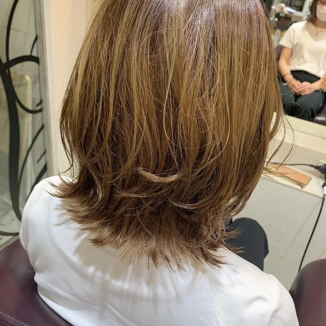 ミディアム レイヤーカット カぺリベラ 香里園店のヘアスタイル