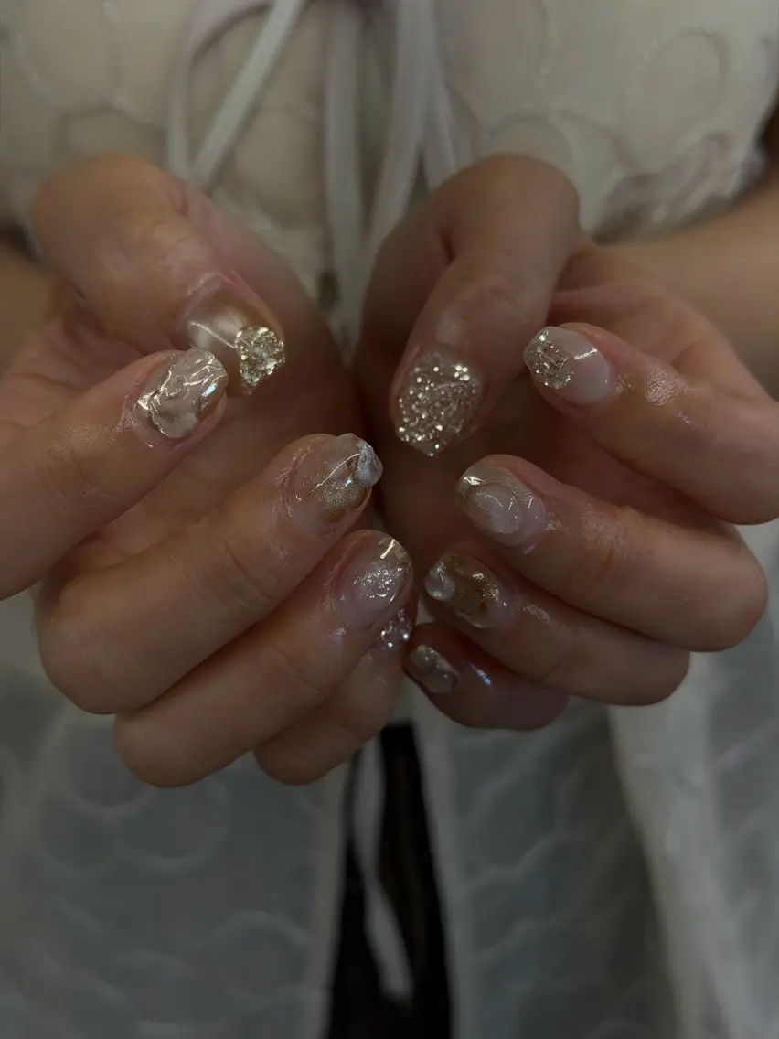 ネイル ジェルネイル ゴールド キラキラネイル マグネットネイル ニュアンスネイル ハンドネイル ハンドケア Bana_ Nailのネイルデザイン