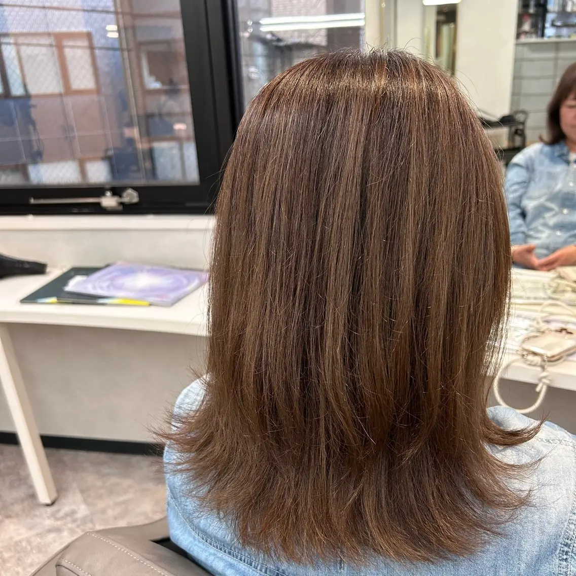 ミディアム くびれヘア くびれレイヤー レイヤーカット カット ヘアカラー 荻野 晴香のヘアスタイル