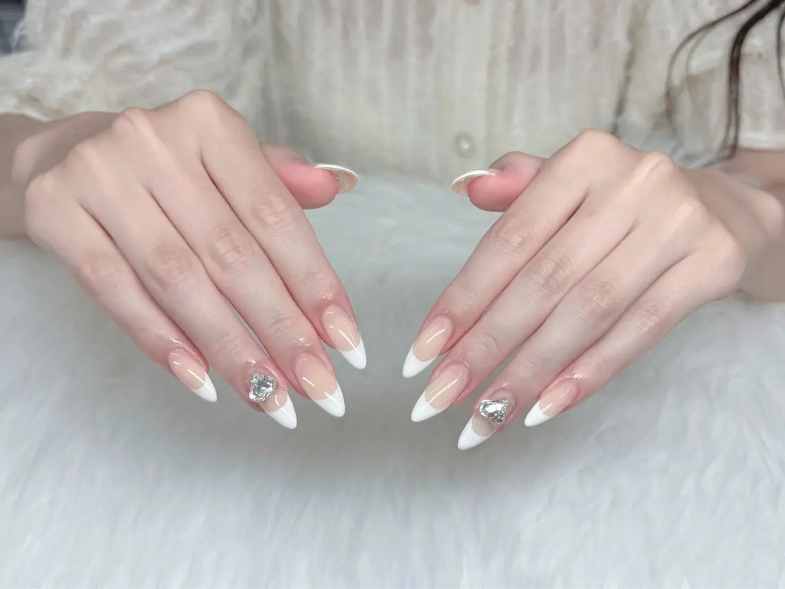 ネイル フレンチネイル ガラスフレンチ オフィスネイル シンプルネイル ハンドネイル GOHOUBI Nail 心斎橋店のネイルデザイン