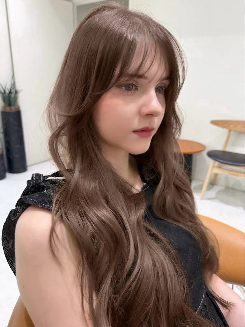 ロング ヘアカラー 市毛 結菜のヘアスタイル