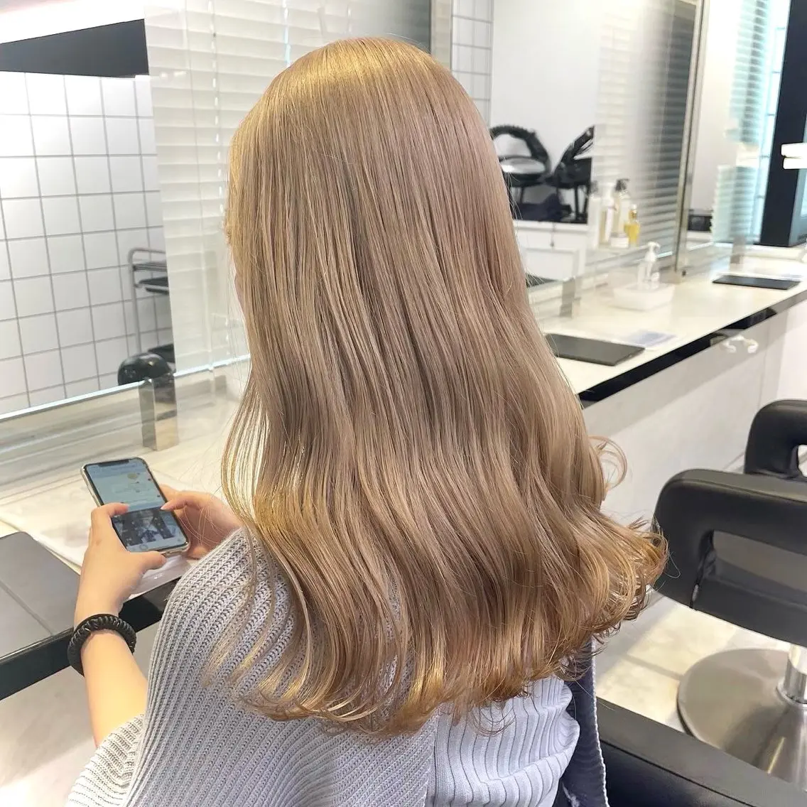 ロング カラー モテ髪ハイトーン🫧 serina🎀池袋のヘアスタイル