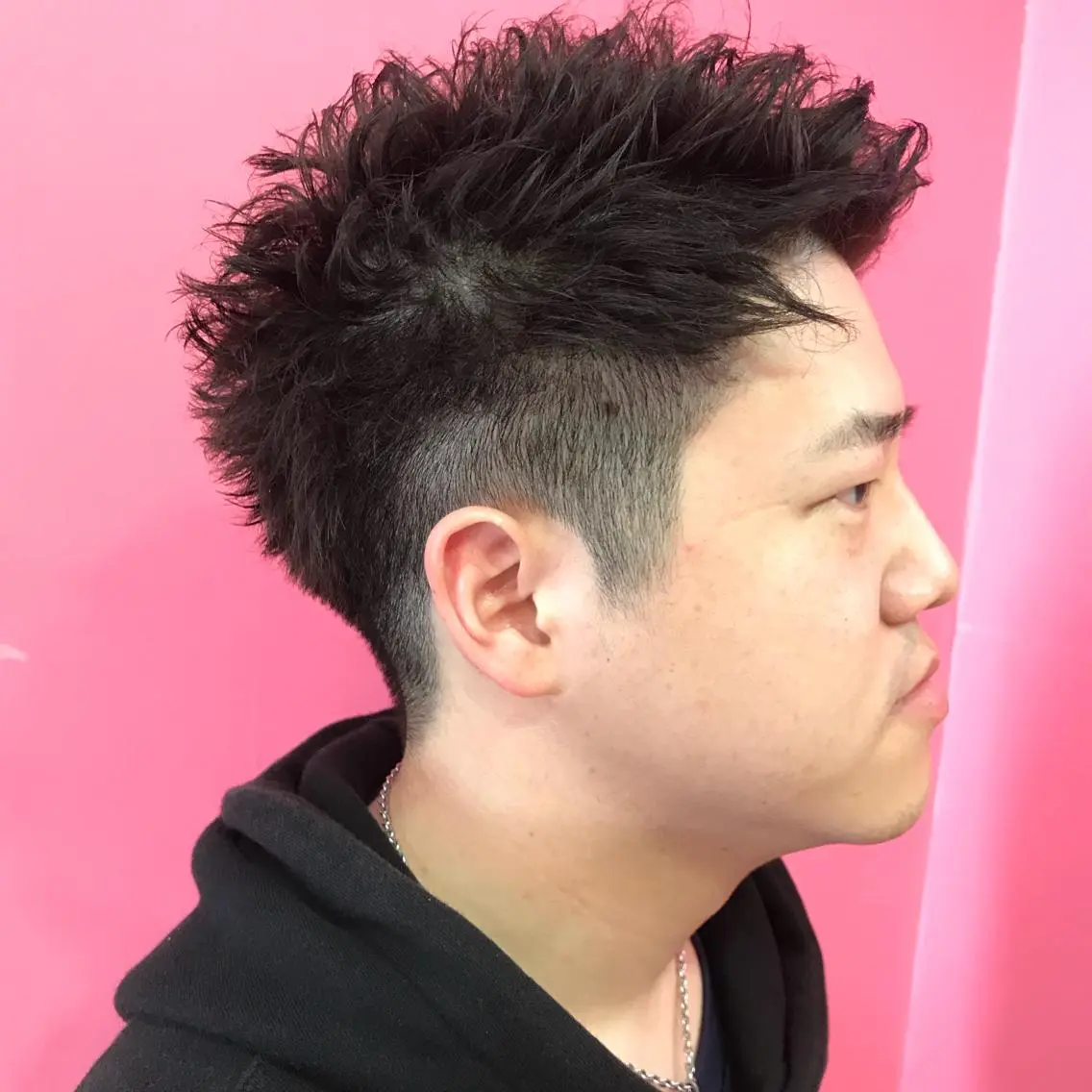 ショート カラー パーマ メンズ アップバング メンズパーマ メンズツイストパーマ ショートヘア ツイストパーマ カット Vir by browのヘアスタイル