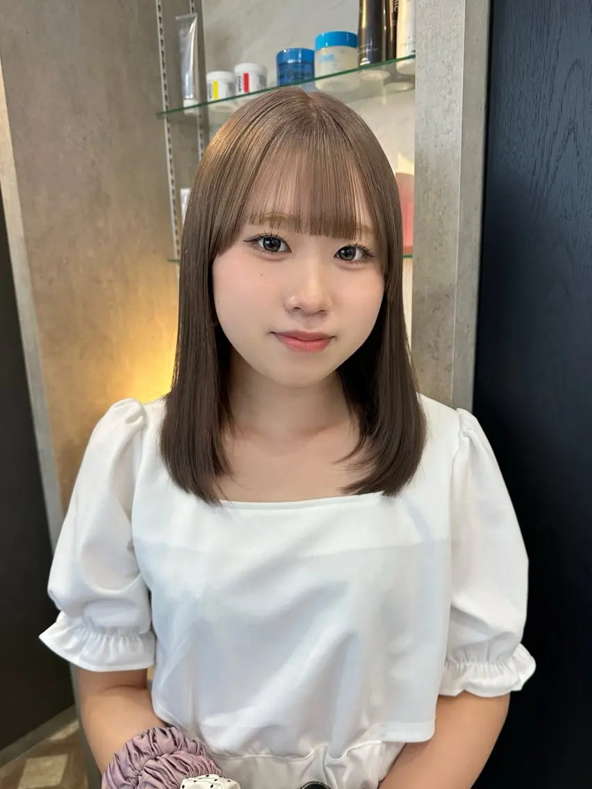 セミロング カラー ベージュカラー ブリーチ ブロンド ケアブリーチ 透明感カラー カット ヘアカラー トリートメント AYAKASA 暖色カラー/レイヤーのヘアスタイル