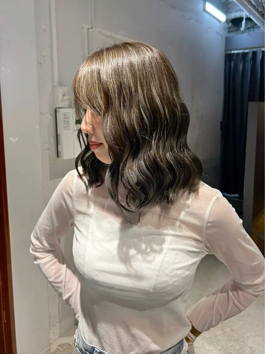 セミロング カラー ベージュカラー ハイライトカラー オリーブベージュ ハイライト カットモデル募集中 🪐✩ 大久保 那奈のヘアスタイル