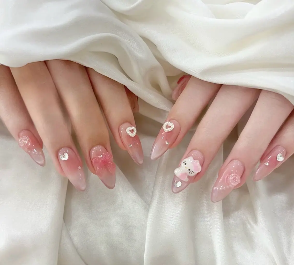 ネイル アニマル柄 オーロラネイル チークネイル フラッシュネイル ジェルネイル Tira Nailのネイルデザイン