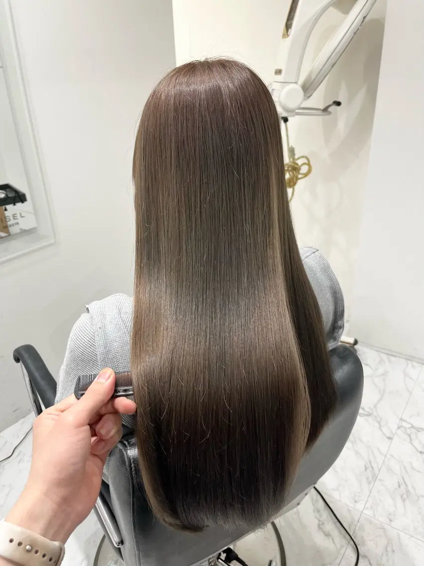 ロング 赤み消し透明感カラー オオヤマのヘアスタイル