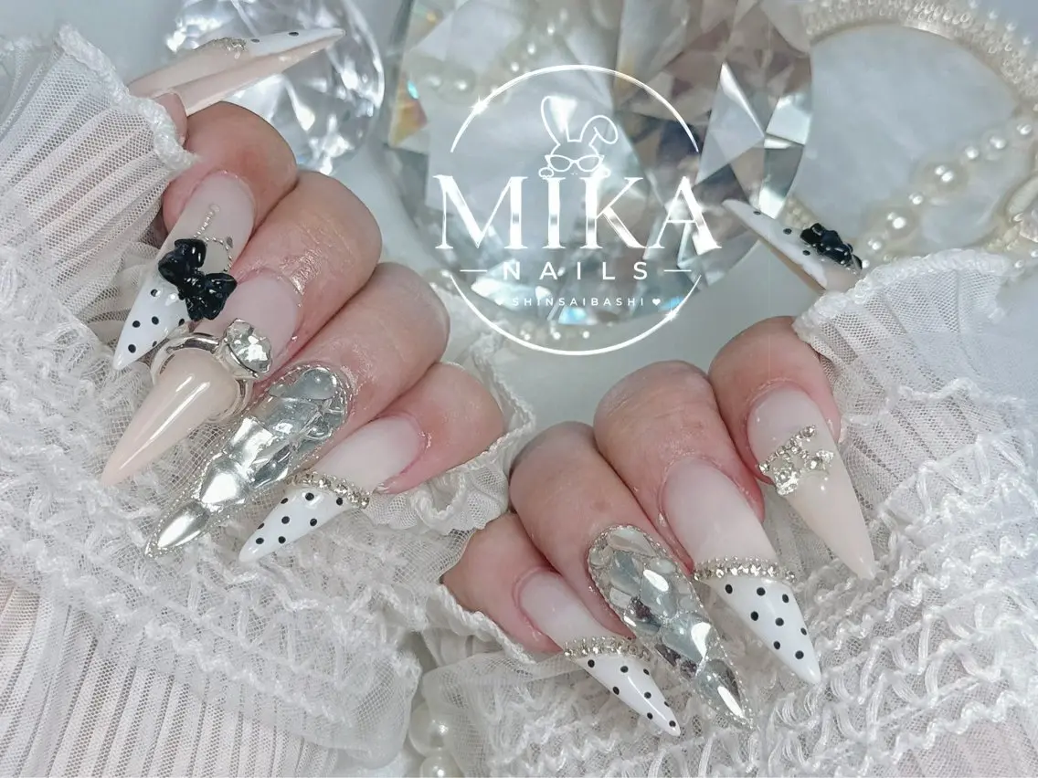 ネイル アートネイル チークネイル ドット フットネイル フレンチネイル ハンドネイル 🌷Luna Mika🌷のネイルデザイン