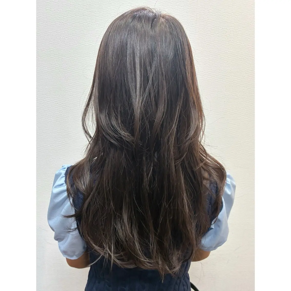 ロング パーマ 🪞Kana｜透明感 カラー × 髪質改善のヘアスタイル